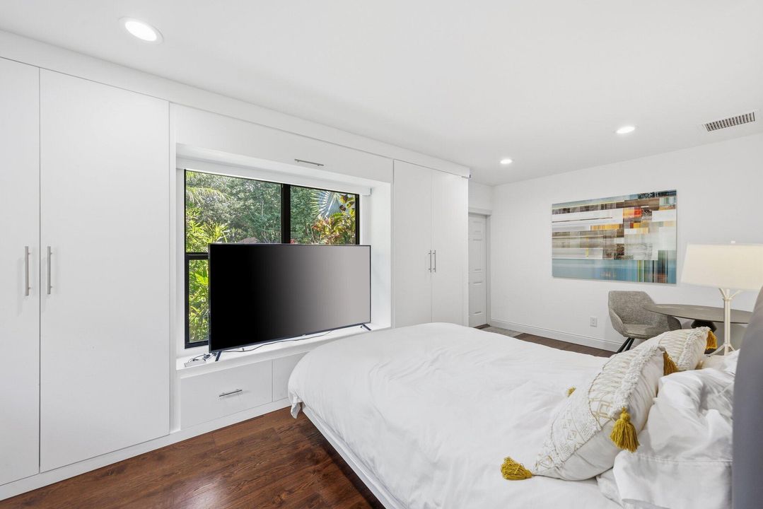 For Rent: $14,000 (4 beds, 4 baths, 2400 Square Feet)