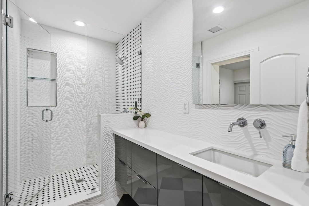 For Rent: $14,000 (4 beds, 4 baths, 2400 Square Feet)