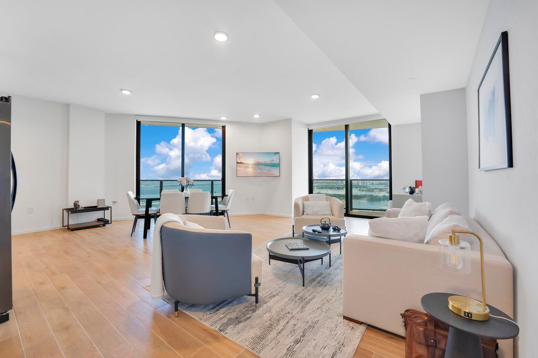 For Sale: $1,499,999 (2 beds, 2 baths, 983 Square Feet)