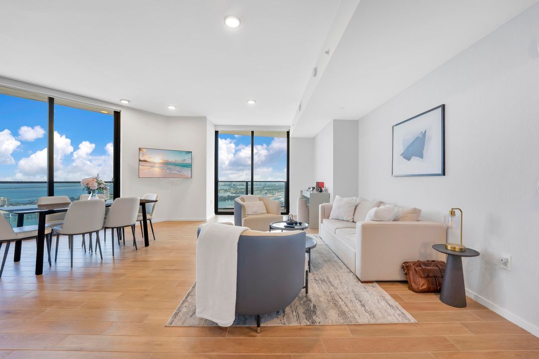 For Sale: $1,499,999 (2 beds, 2 baths, 983 Square Feet)