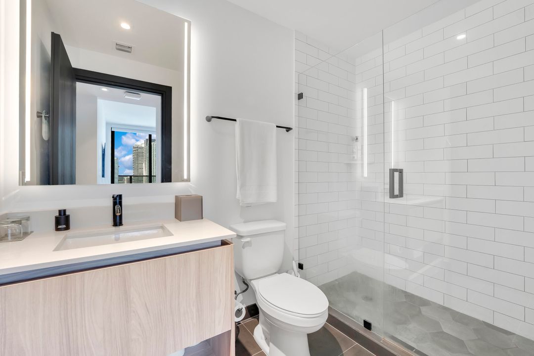 For Sale: $1,499,999 (2 beds, 2 baths, 983 Square Feet)