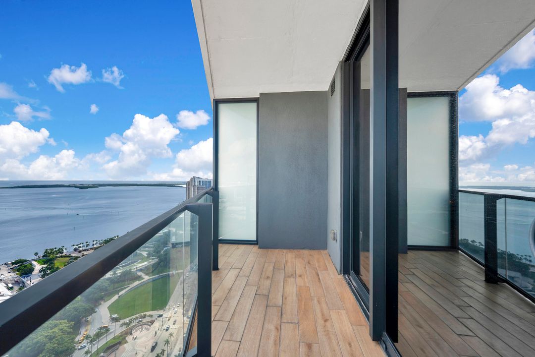 For Sale: $1,499,999 (2 beds, 2 baths, 983 Square Feet)