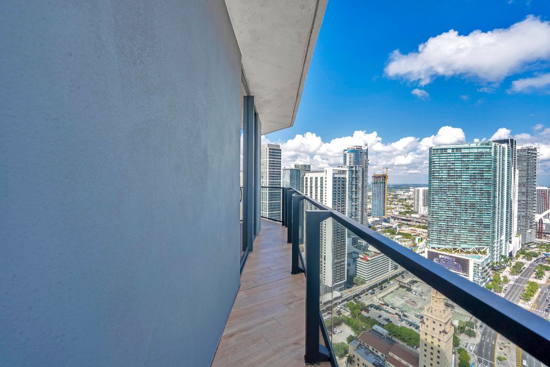 For Sale: $1,499,999 (2 beds, 2 baths, 983 Square Feet)