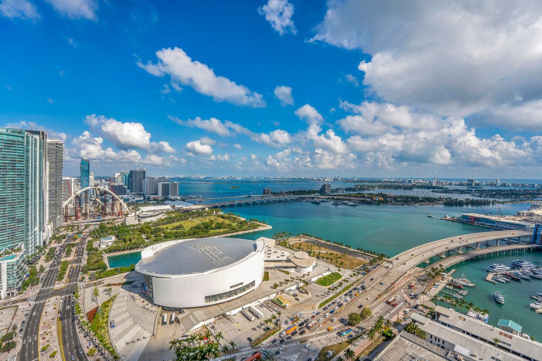 For Sale: $1,499,999 (2 beds, 2 baths, 983 Square Feet)