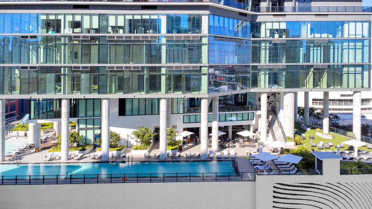 For Sale: $1,499,999 (2 beds, 2 baths, 983 Square Feet)