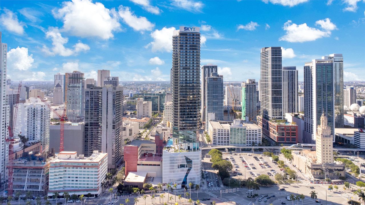 For Sale: $1,499,999 (2 beds, 2 baths, 983 Square Feet)