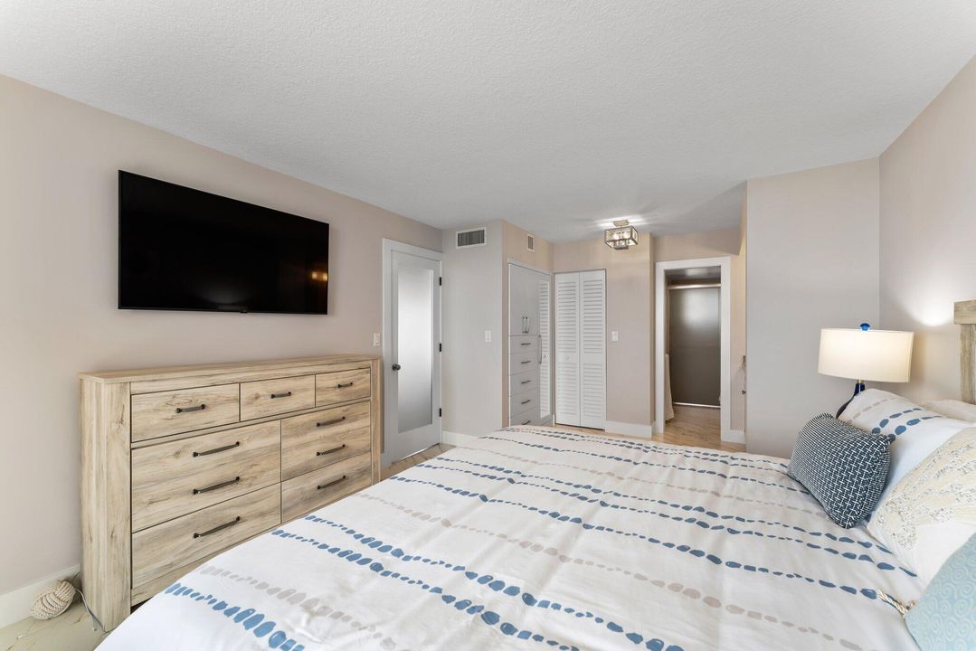 出租: $9,500 (2 贝兹, 2 浴室, 1170 平方英尺)