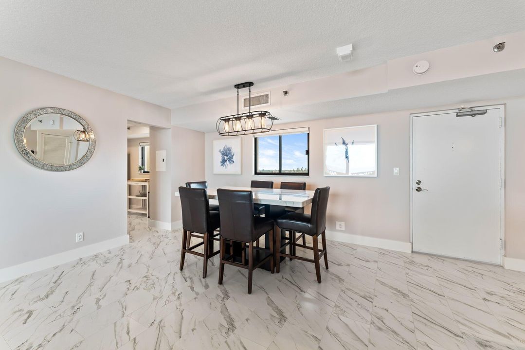 出租: $9,500 (2 贝兹, 2 浴室, 1170 平方英尺)