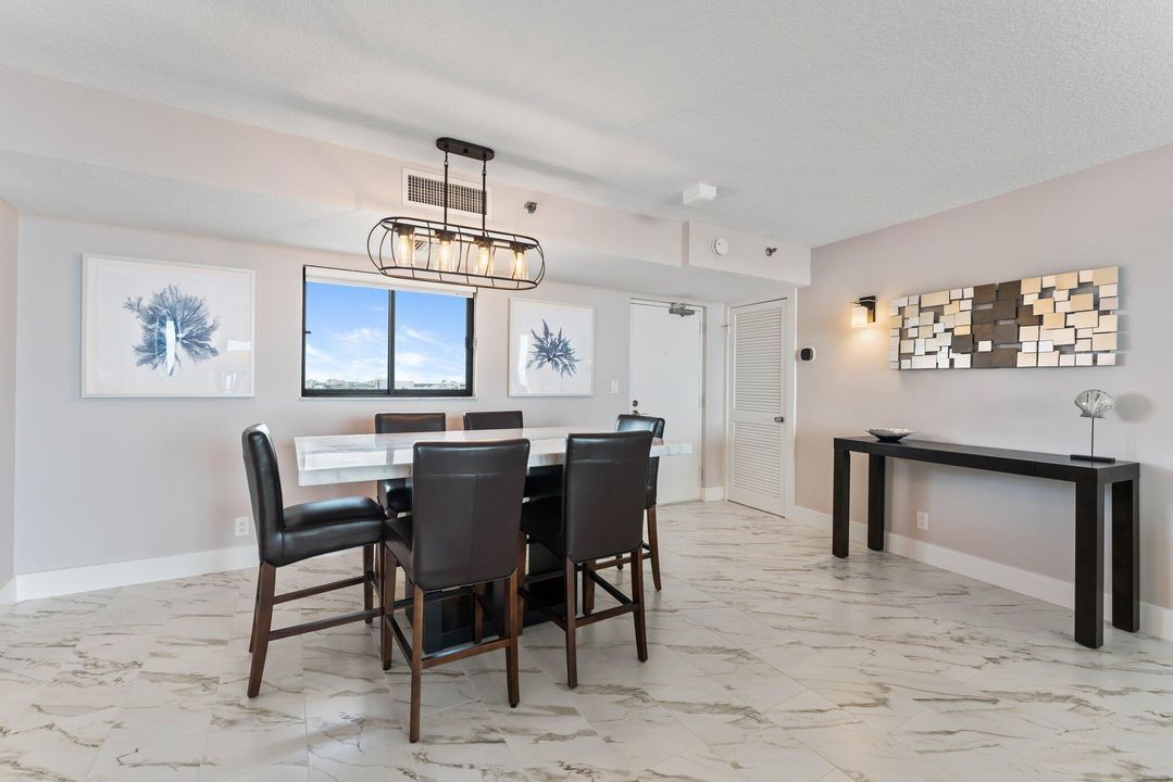 出租: $9,500 (2 贝兹, 2 浴室, 1170 平方英尺)