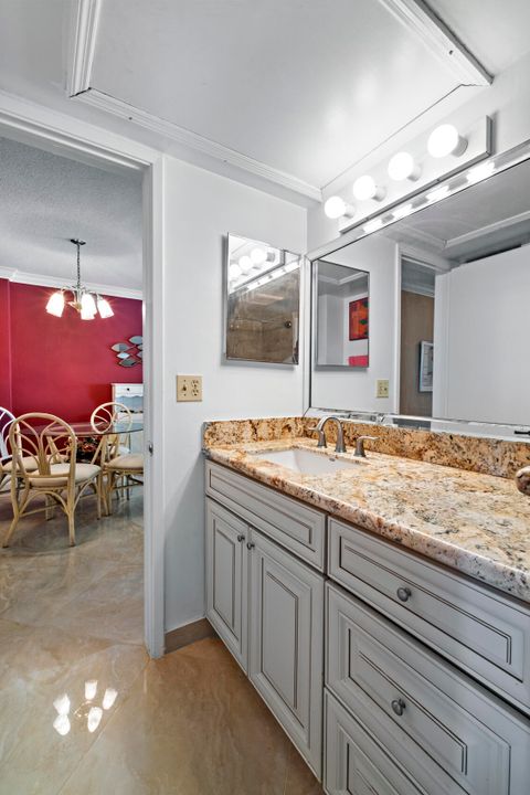 Под контрактом: $475,000 (2 спален, 2 ванн, 1050 Квадратных фут)