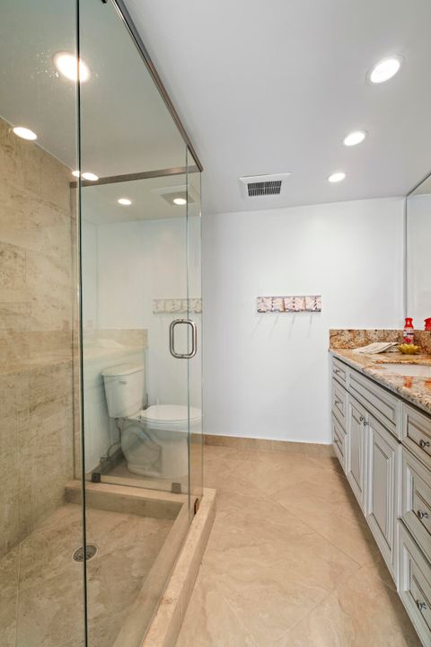 Под контрактом: $475,000 (2 спален, 2 ванн, 1050 Квадратных фут)