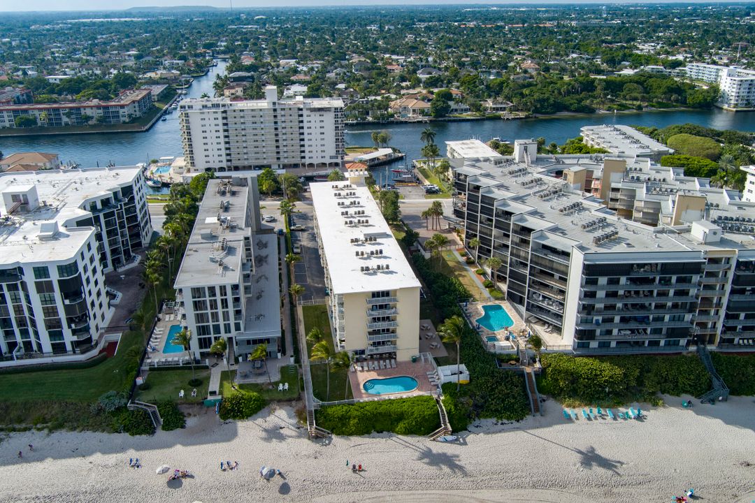 Под контрактом: $475,000 (2 спален, 2 ванн, 1050 Квадратных фут)