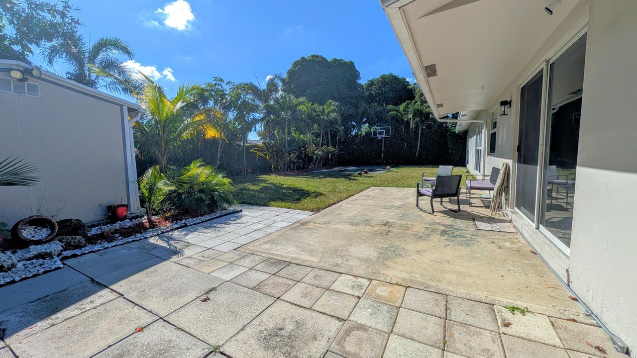 For Sale: $595,000 (4 beds, 2 baths, 1835 Square Feet)