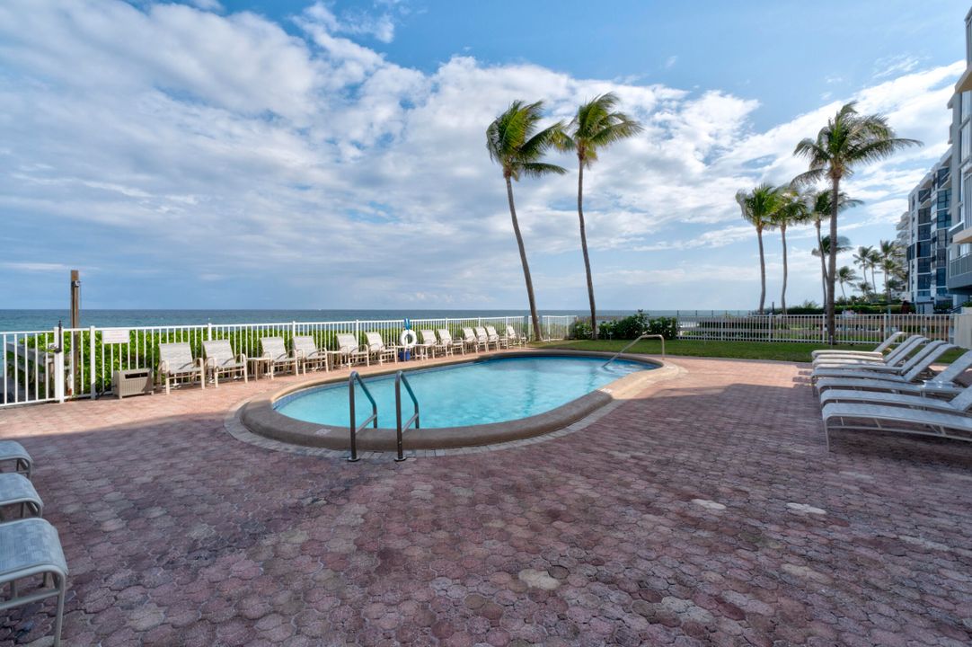 Под контрактом: $475,000 (2 спален, 2 ванн, 1050 Квадратных фут)