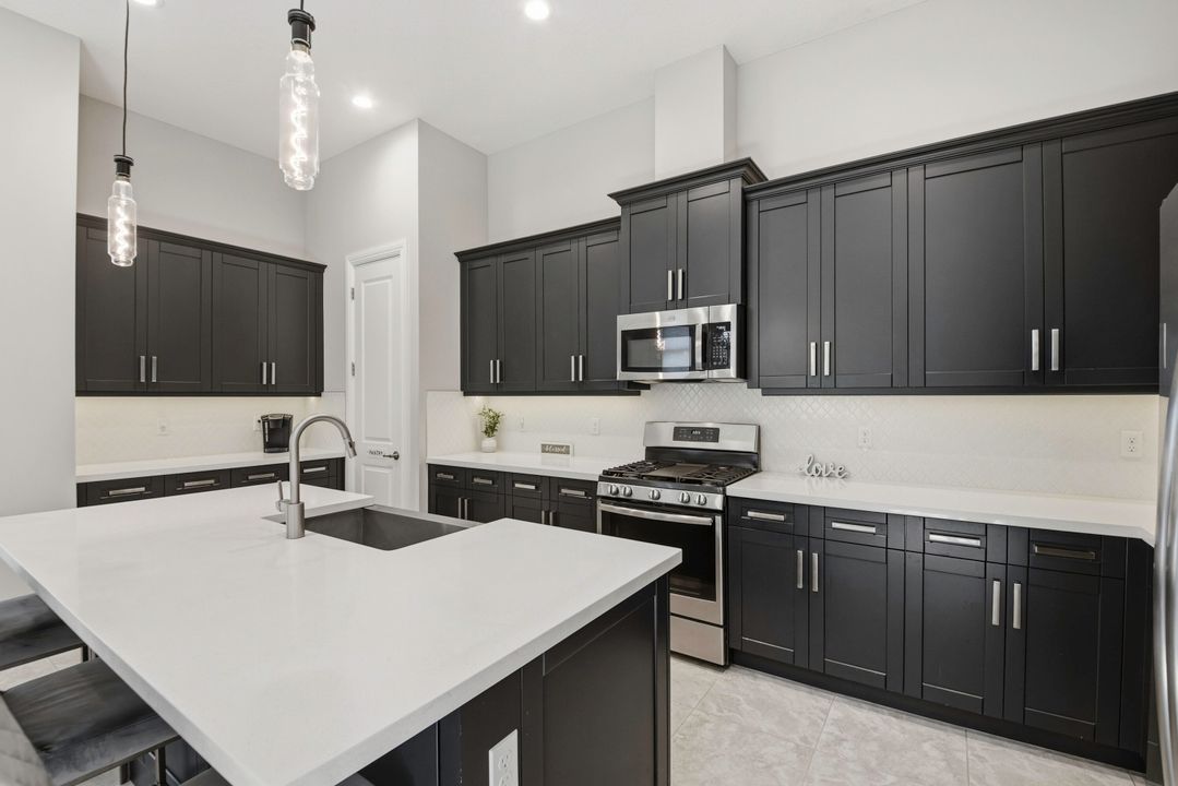 For Sale: $1,350,000 (4 beds, 4 baths, 3252 Square Feet)