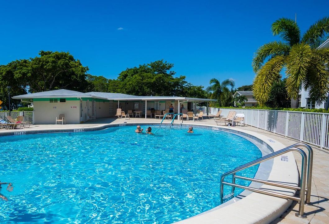 На продажу: $95,000 (1 спален, 1 ванн, 585 Квадратных фут)