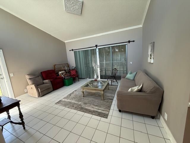 For Sale: $194,900 (2 beds, 2 baths, 1103 Square Feet)