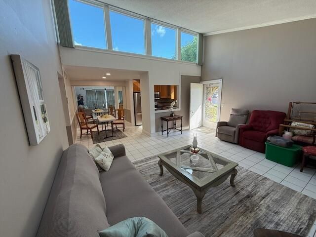 For Sale: $194,900 (2 beds, 2 baths, 1103 Square Feet)