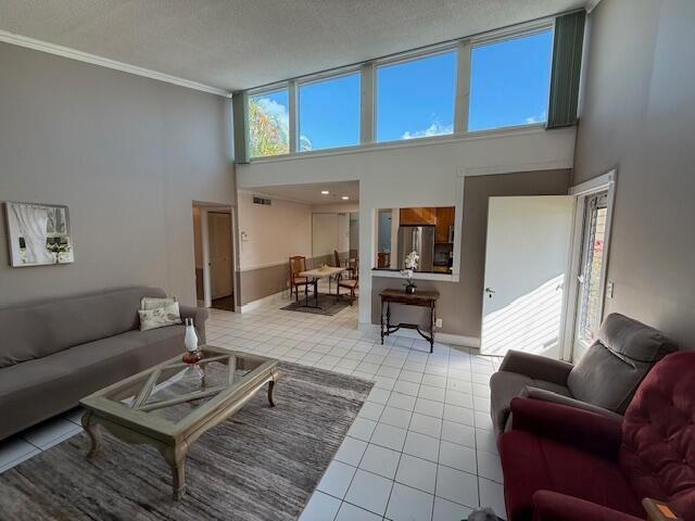 For Sale: $194,900 (2 beds, 2 baths, 1103 Square Feet)