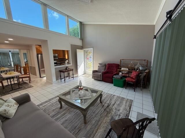 For Sale: $194,900 (2 beds, 2 baths, 1103 Square Feet)