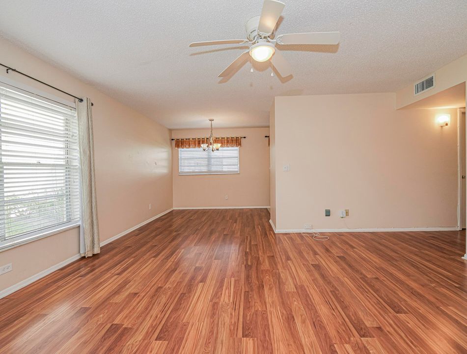 For Rent: $1,500 (2 beds, 2 baths, 1000 Square Feet)