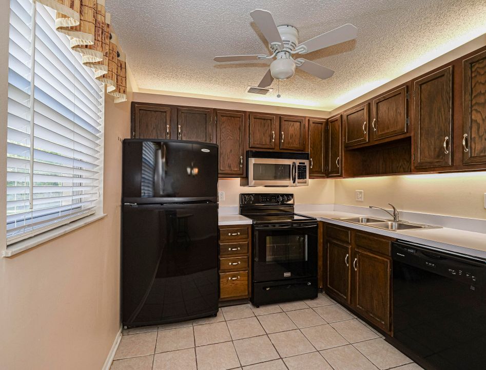 For Rent: $1,500 (2 beds, 2 baths, 1000 Square Feet)