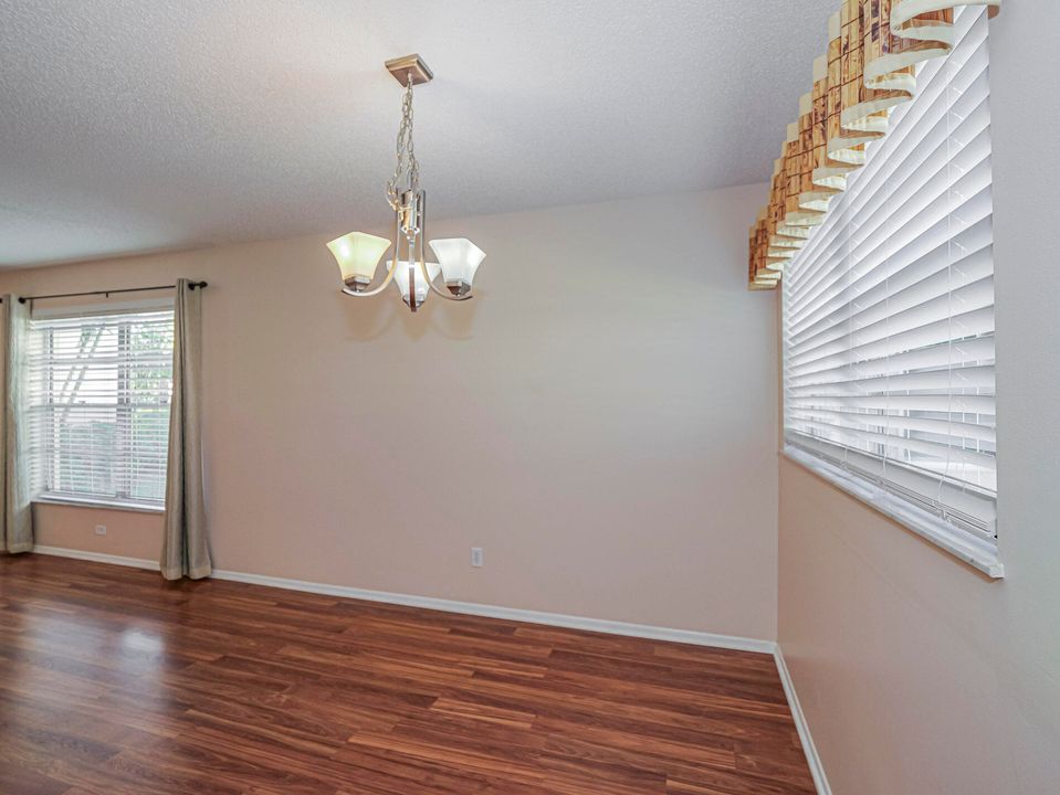 For Rent: $1,500 (2 beds, 2 baths, 1000 Square Feet)