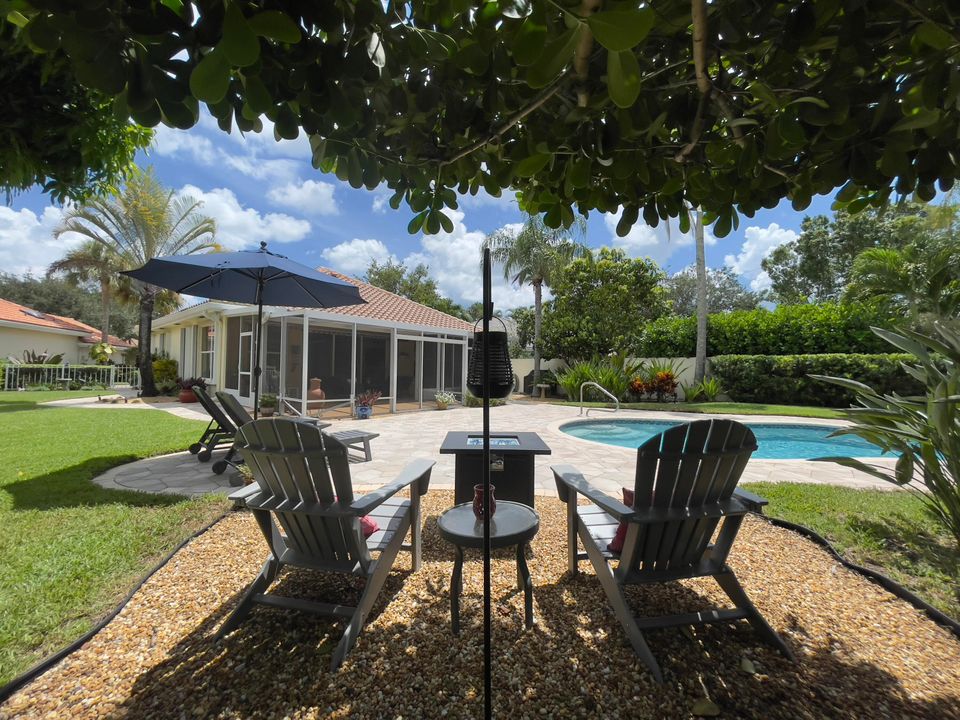 For Sale: $875,000 (3 beds, 2 baths, 1975 Square Feet)