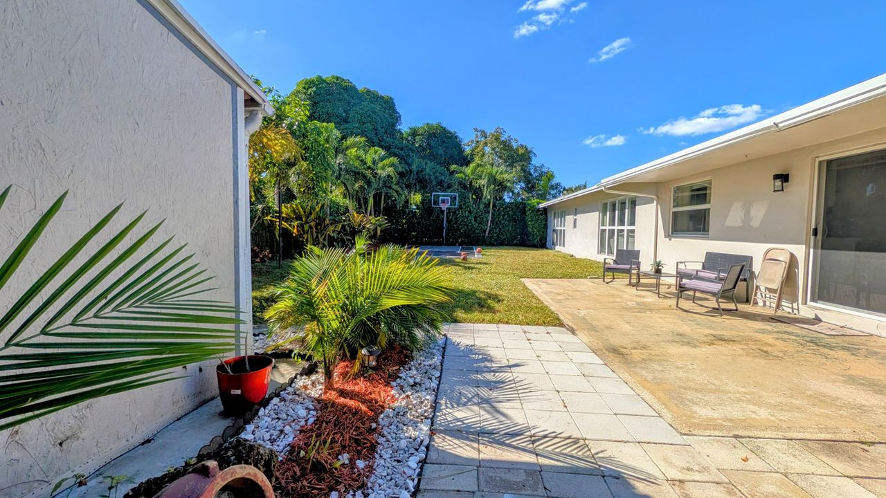 For Sale: $595,000 (4 beds, 2 baths, 1835 Square Feet)