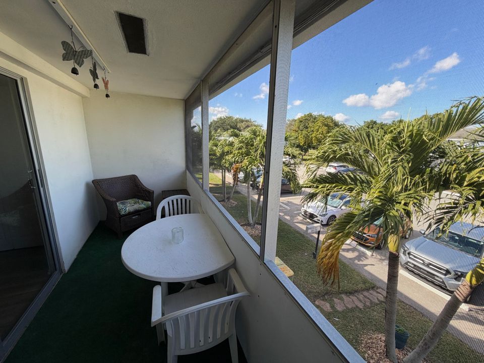 На продажу: $95,000 (1 спален, 1 ванн, 585 Квадратных фут)