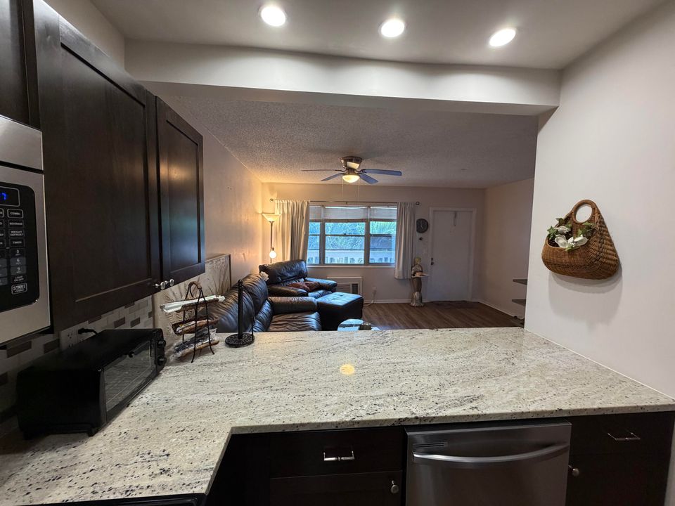 На продажу: $95,000 (1 спален, 1 ванн, 585 Квадратных фут)