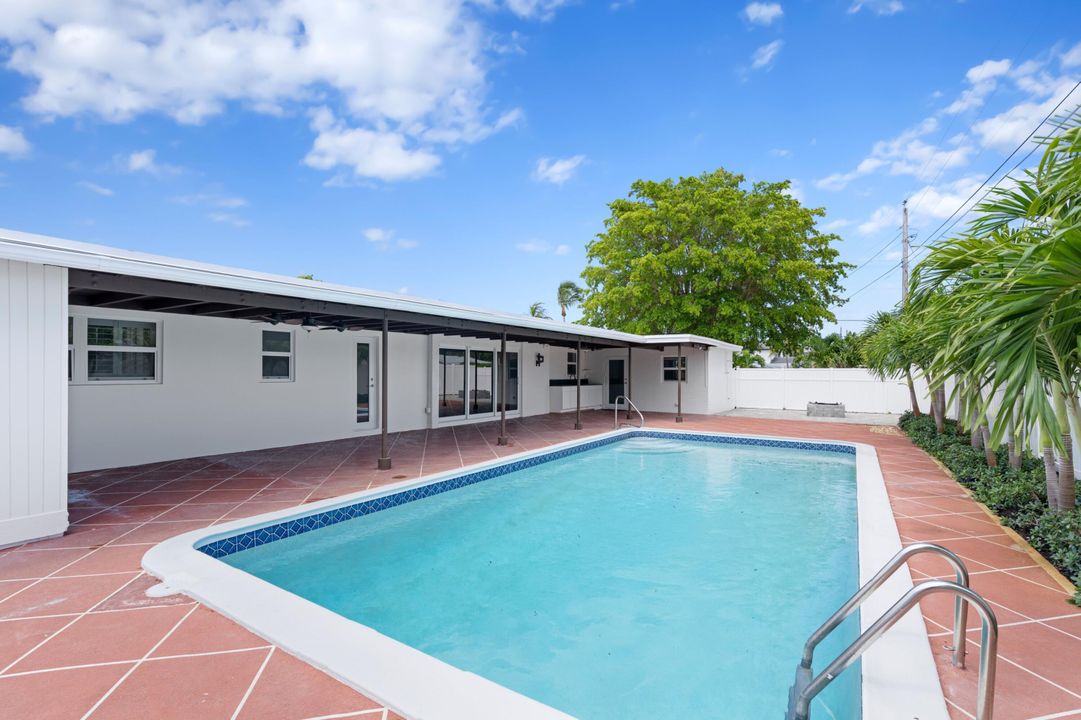 For Sale: $995,000 (4 beds, 3 baths, 1935 Square Feet)