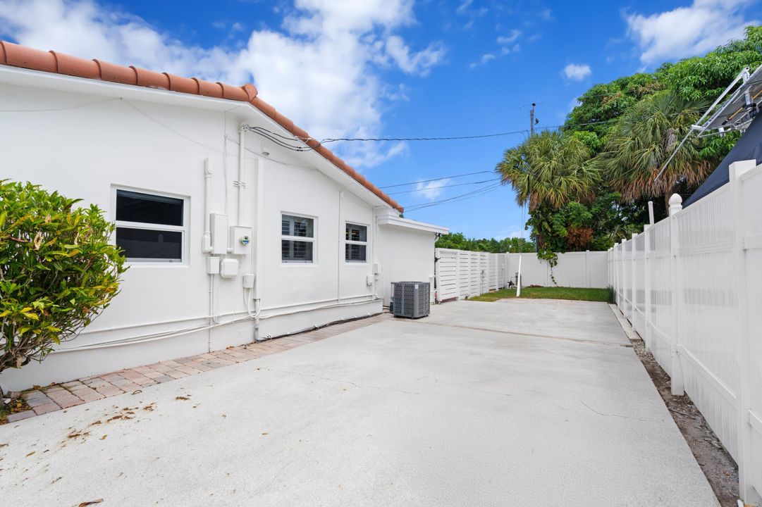 For Sale: $995,000 (4 beds, 3 baths, 1935 Square Feet)