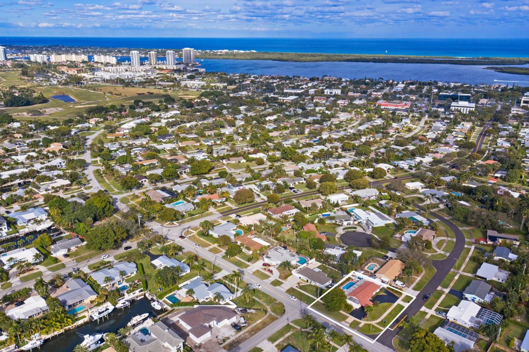 For Sale: $995,000 (4 beds, 3 baths, 1935 Square Feet)