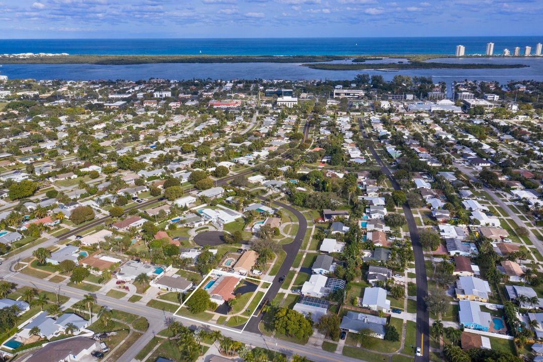 For Sale: $995,000 (4 beds, 3 baths, 1935 Square Feet)