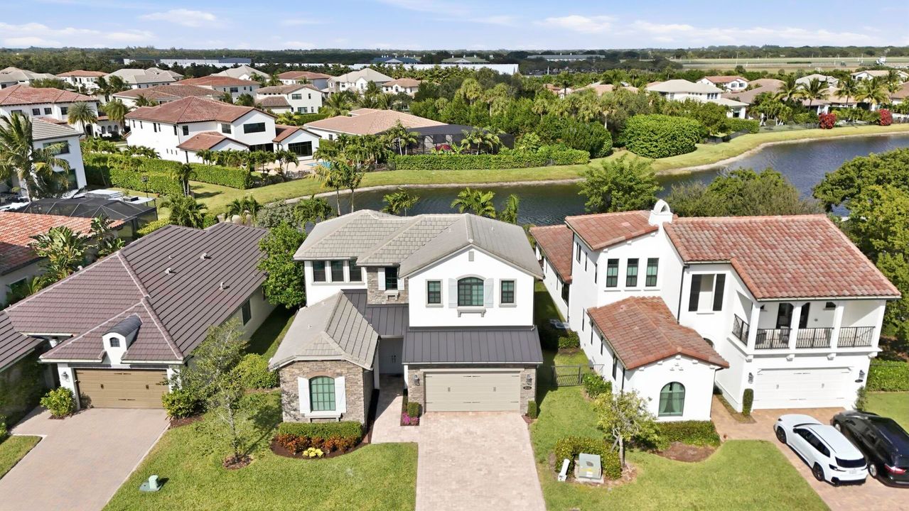 For Sale: $1,350,000 (4 beds, 4 baths, 3252 Square Feet)