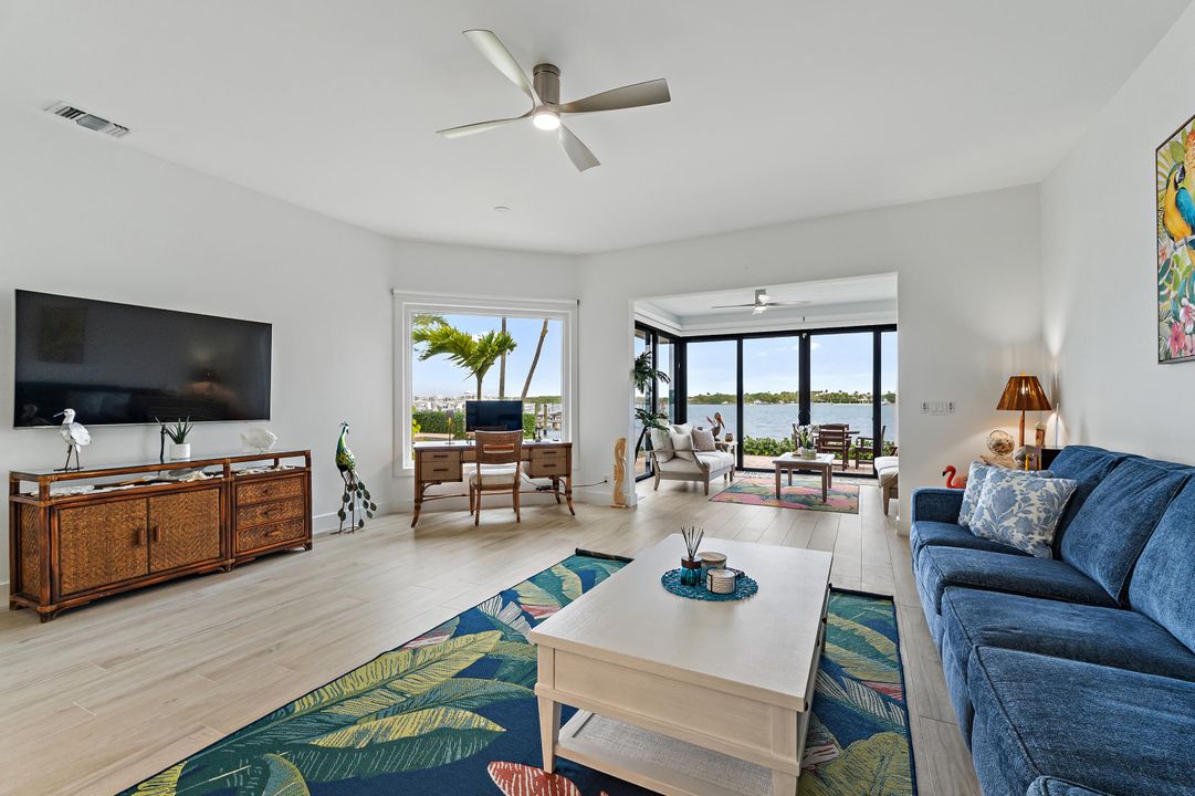 На продажу: $2,490,000 (3 спален, 2 ванн, 1806 Квадратных фут)