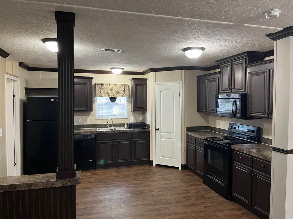 待售: $124,900 (3 贝兹, 2 浴室, 1176 平方英尺)