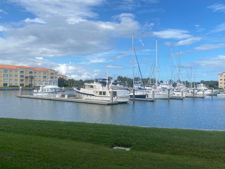 出租: $4,750 (2 贝兹, 2 浴室, 1989 平方英尺)