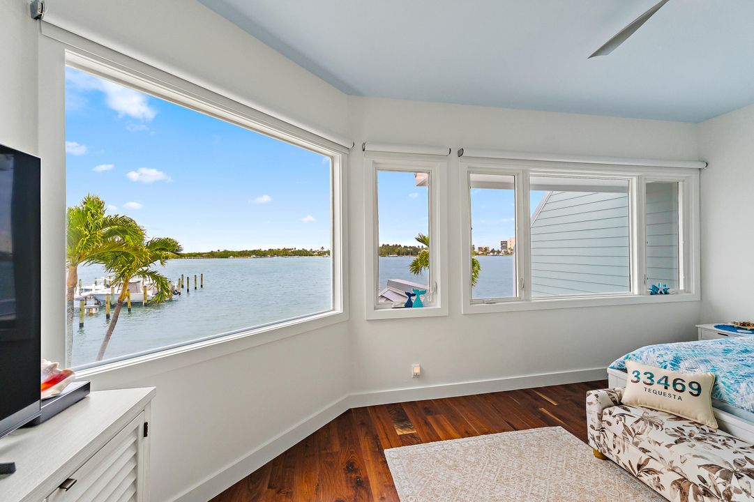 На продажу: $2,490,000 (3 спален, 2 ванн, 1806 Квадратных фут)