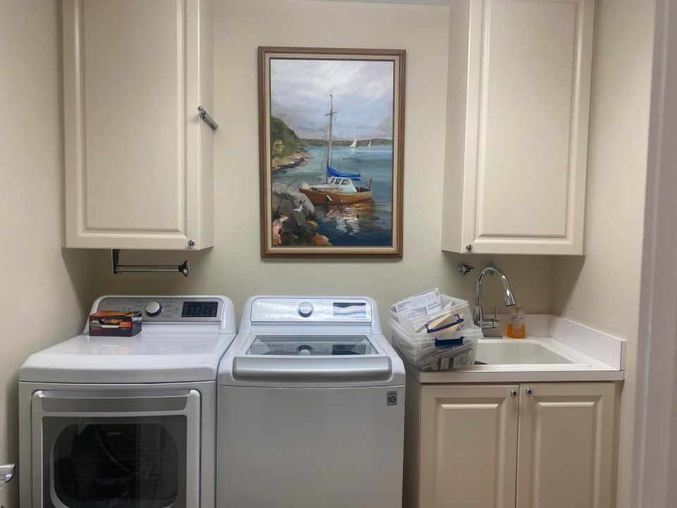 出租: $4,750 (2 贝兹, 2 浴室, 1989 平方英尺)