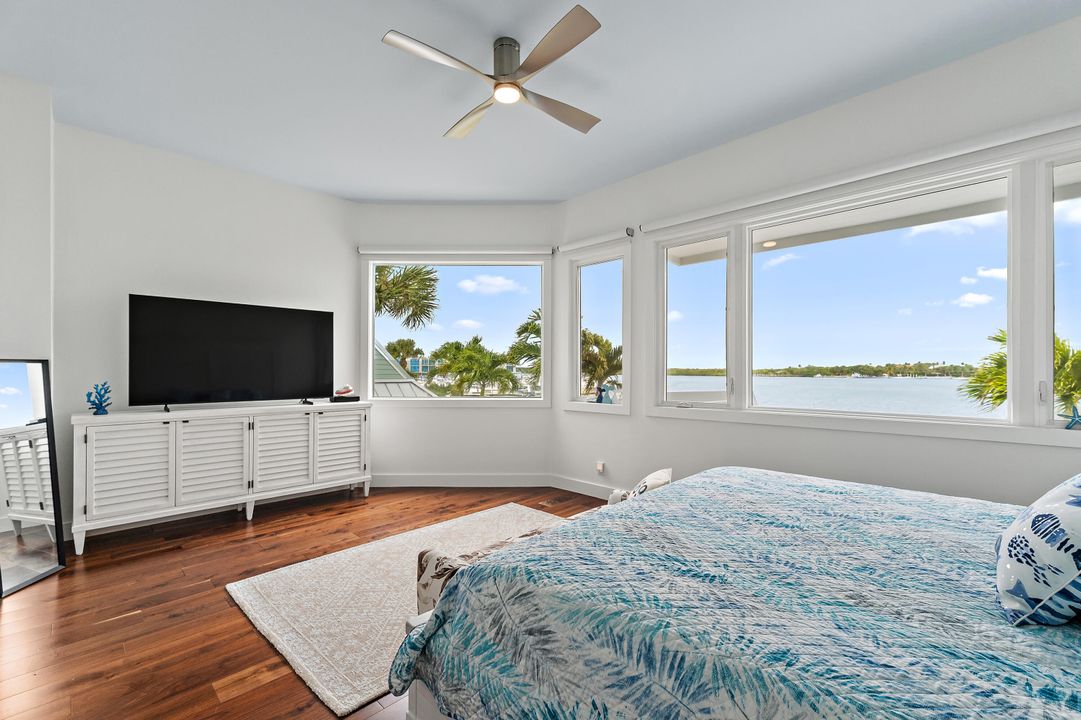 На продажу: $2,490,000 (3 спален, 2 ванн, 1806 Квадратных фут)