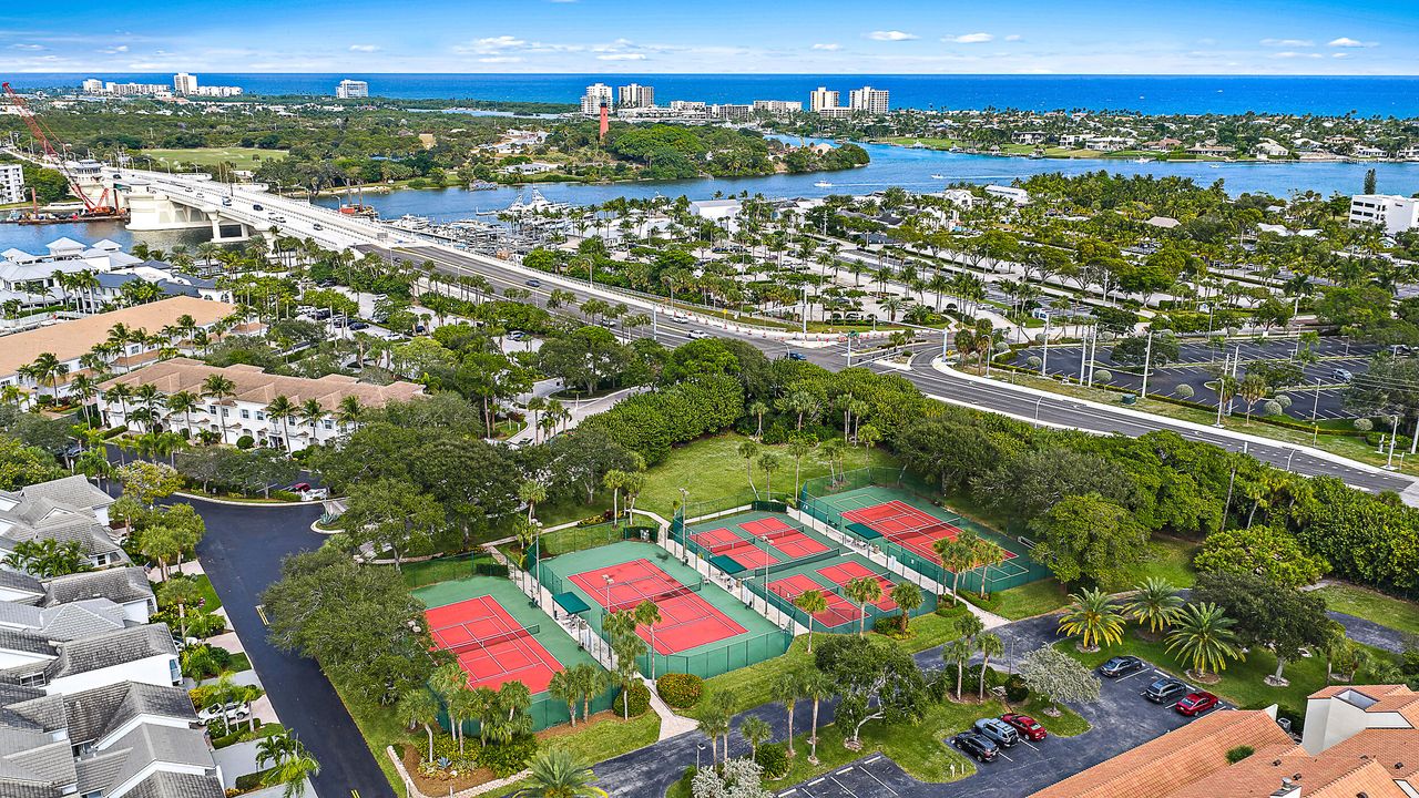 На продажу: $825,000 (2 спален, 2 ванн, 1651 Квадратных фут)