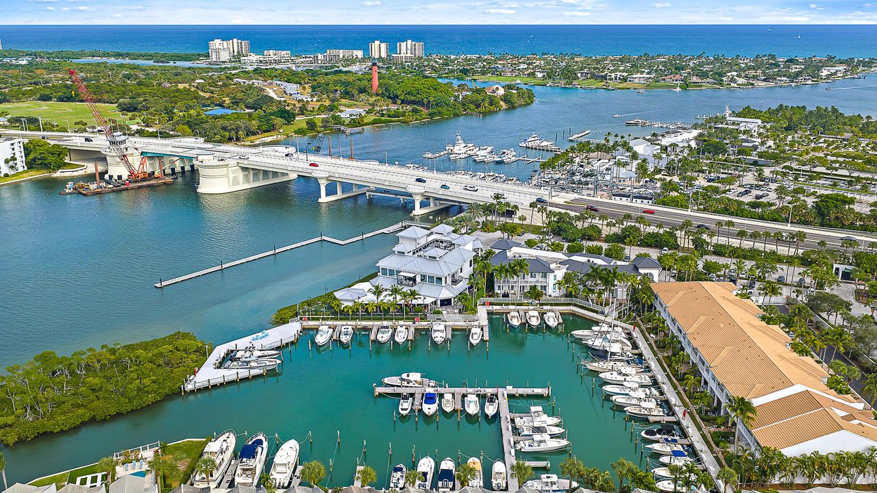 На продажу: $825,000 (2 спален, 2 ванн, 1651 Квадратных фут)