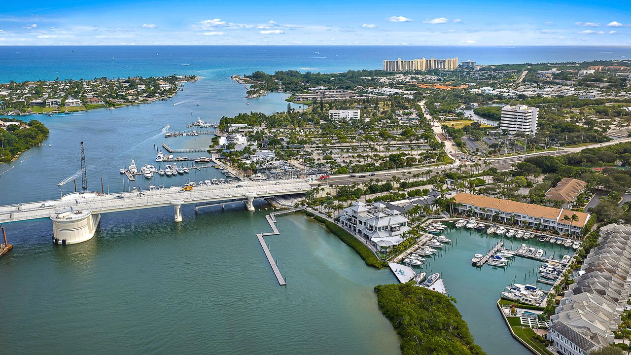 На продажу: $825,000 (2 спален, 2 ванн, 1651 Квадратных фут)