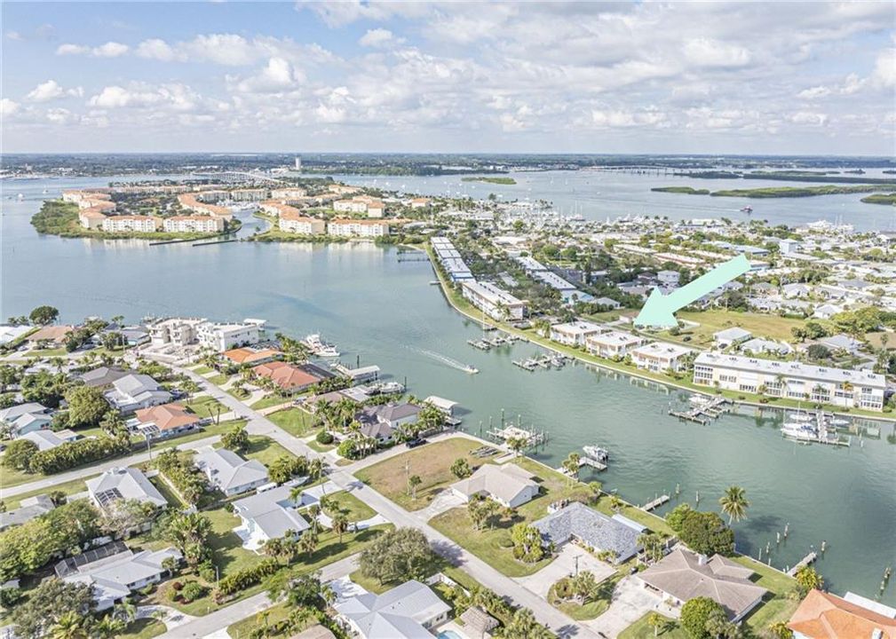 For Sale: $175,000 (1 beds, 1 baths, 752 Square Feet)