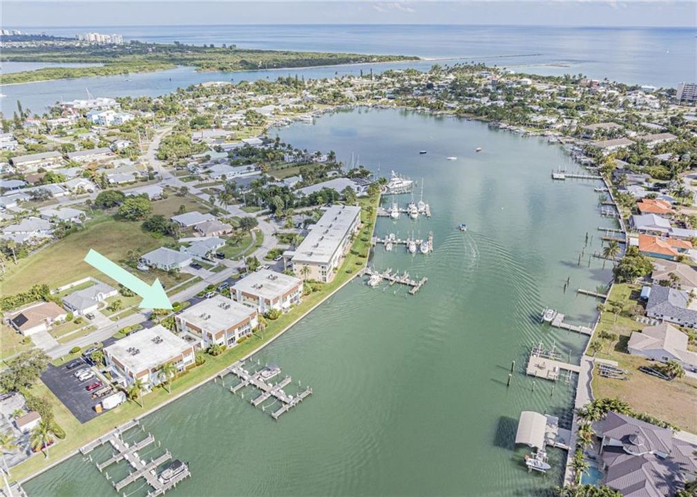 For Sale: $175,000 (1 beds, 1 baths, 752 Square Feet)