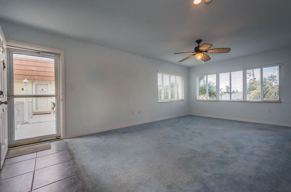 For Sale: $175,000 (1 beds, 1 baths, 752 Square Feet)