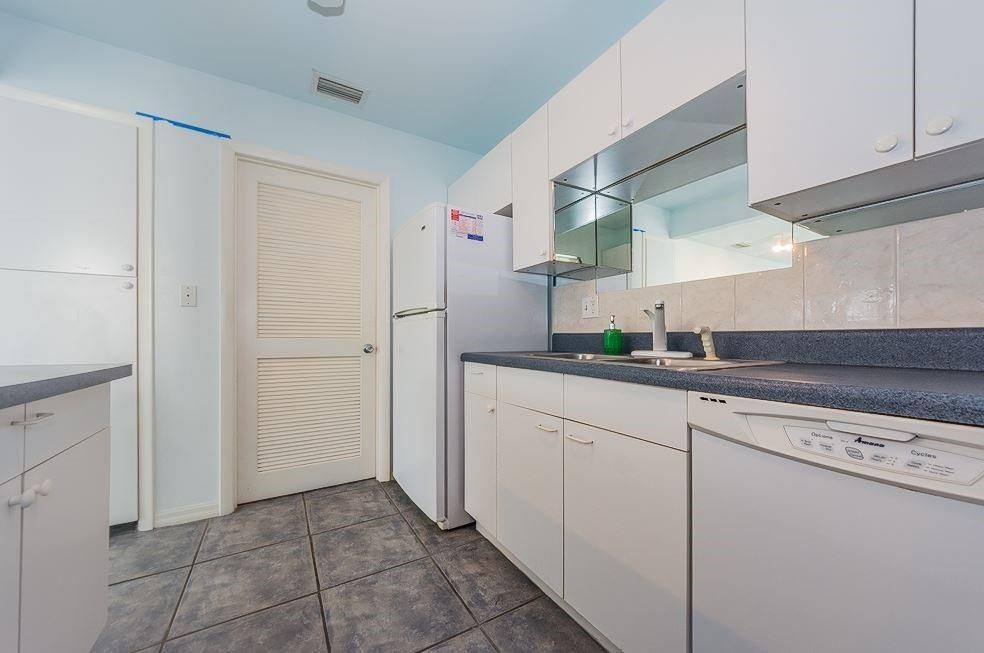 For Sale: $175,000 (1 beds, 1 baths, 752 Square Feet)