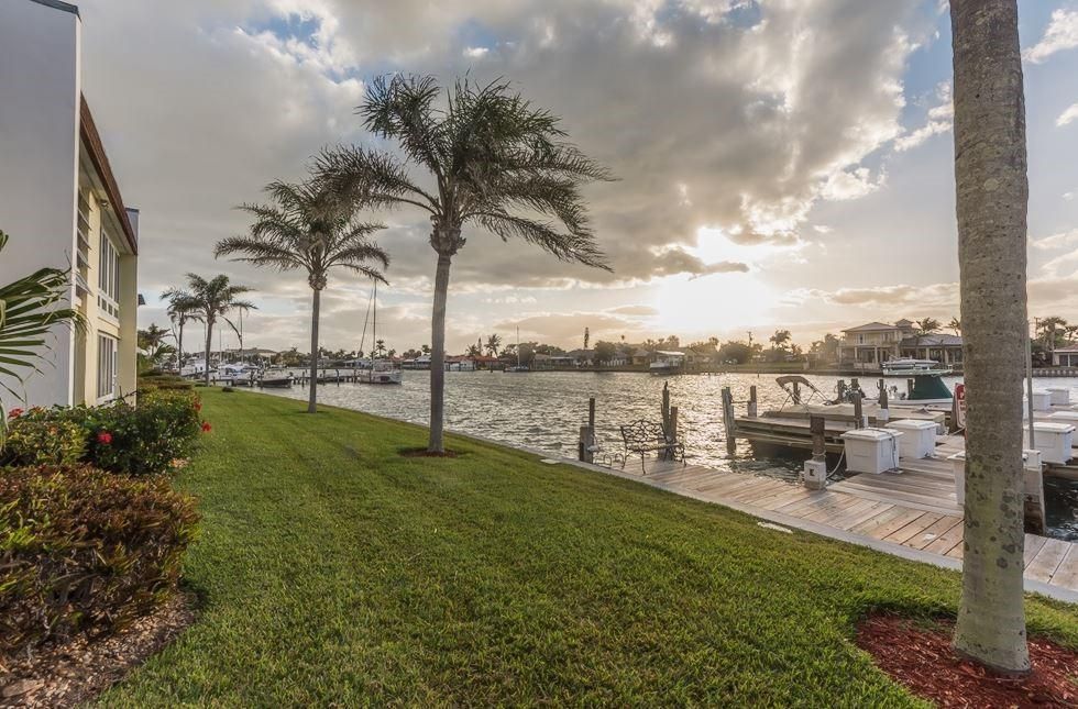 For Sale: $175,000 (1 beds, 1 baths, 752 Square Feet)